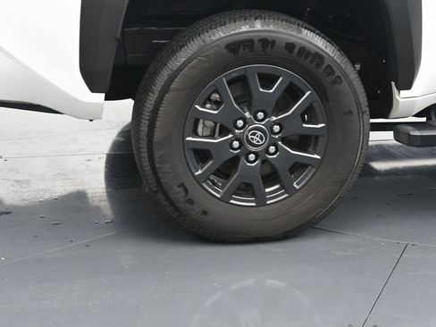 Used 2025 Toyota 4Runner SR5 AWD/4WD image 10