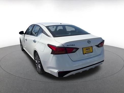 Used 2025 Nissan Altima 2.5 SV FWD image 11