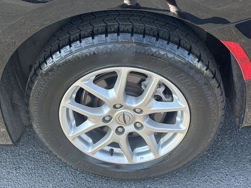 Used 2024 Chrysler Pacifica Touring-L FWD image 19