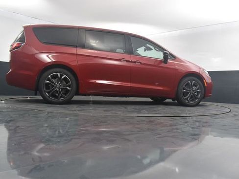 New 2026 Chrysler Pacifica Select image 47