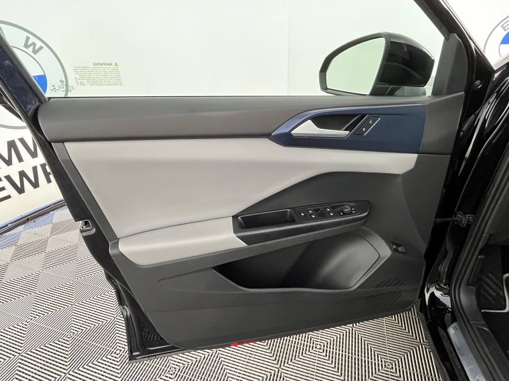 Used 2023 Volkswagen Taos SE AWD/4WD image 28