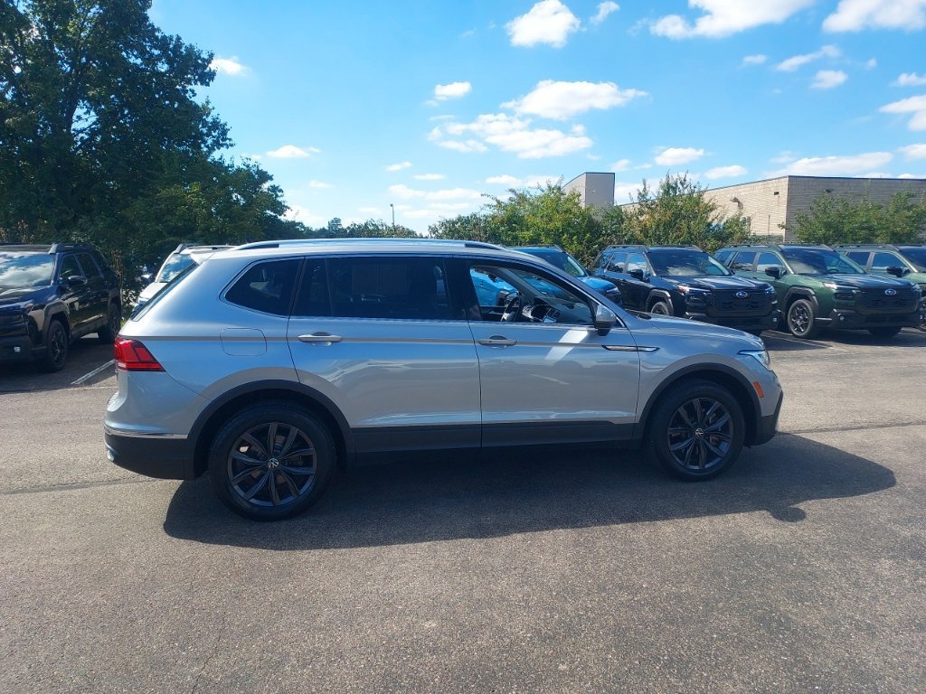 Certified 2023 Volkswagen Tiguan SE w/ Panoramic Sunroof Package AWD/4WD image 9