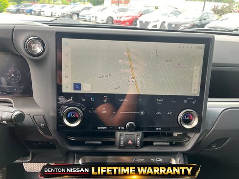 Used 2025 Lexus GX 550 w/ Accessory Package (2T) AWD/4WD image 18