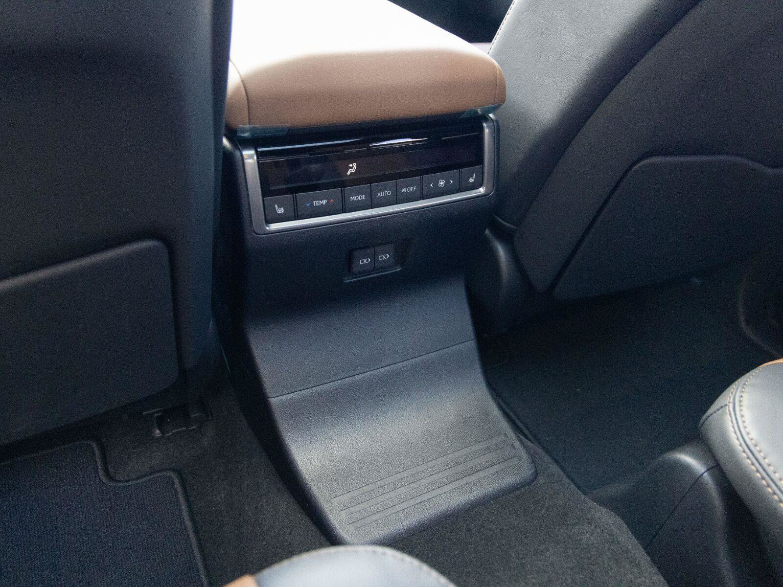Used 2025 Lexus GX 550 w/ Accessory Package (2T) AWD/4WD image 45