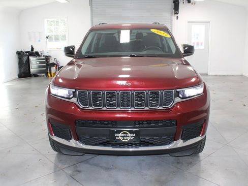 Used 2023 Jeep Grand Cherokee L Laredo image 3