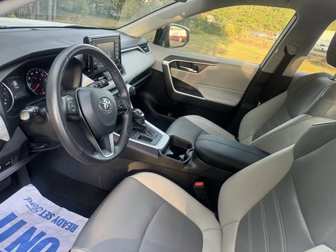 Used 2021 Toyota RAV4 XLE Premium image 15