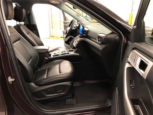 Used 2023 Ford Explorer XLT w/ Equipment Group 202A image 40