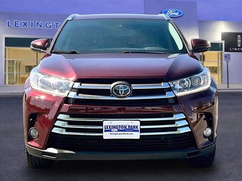Used 2018 Toyota Highlander Limited AWD/4WD image 2