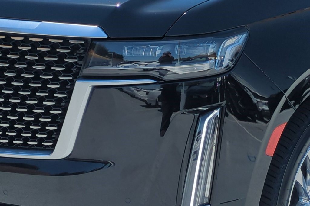 Certified 2023 Cadillac Escalade ESV Premium Luxury w/ Performance Package AWD/4WD image 4
