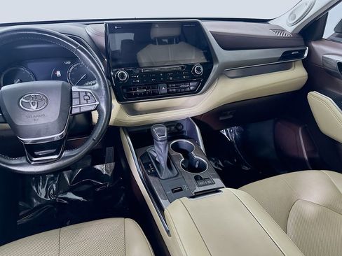 Used 2021 Toyota Highlander Limited FWD image 20