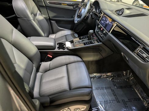 Used 2025 Porsche Macan image 27