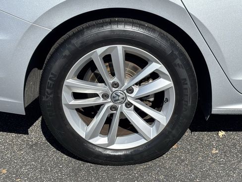 Used 2021 Volkswagen Passat 2.0T S w/ Luggage Net & Mats Package image 27