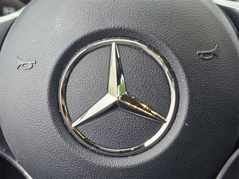 Used 2022 Mercedes-Benz GLC 300 image 22