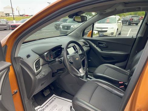 Used 2017 Chevrolet Trax LT w/ Sun & Sound Package FWD image 12