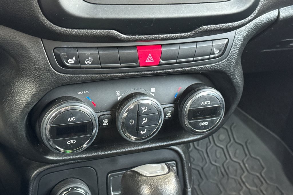 Used 2015 Jeep Renegade Limited w/ Safety & Security Group I AWD/4WD image 23