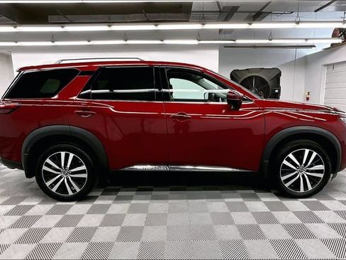 Used 2025 Nissan Pathfinder Platinum AWD/4WD image 15