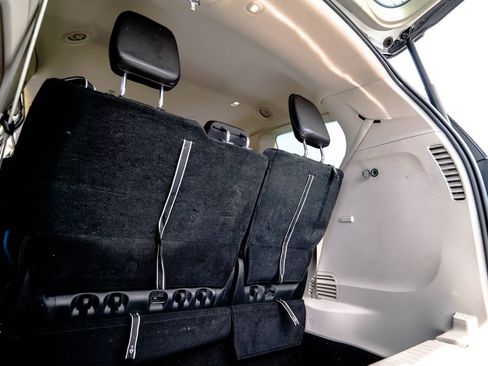 Used 2023 Chrysler Pacifica Touring-L FWD image 34