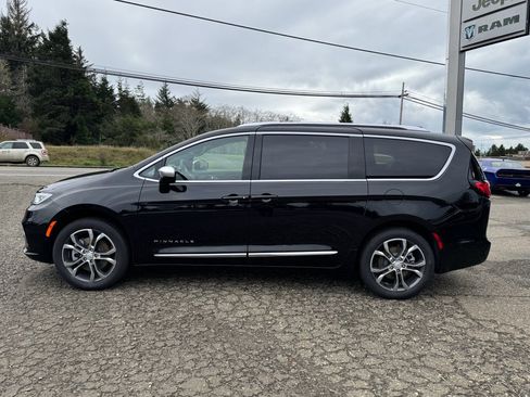 New 2026 Chrysler Pacifica Pinnacle image 9