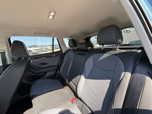 Certified 2025 Volkswagen Tiguan SE FWD image 18