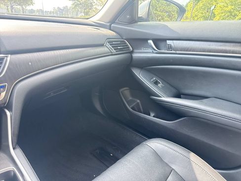 Used 2020 Honda Accord Touring image 17