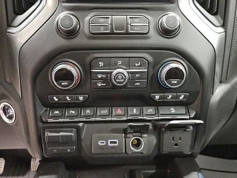 Used 2021 Chevrolet Silverado 1500 LTZ w/ LTZ Premium Package AWD/4WD image 36