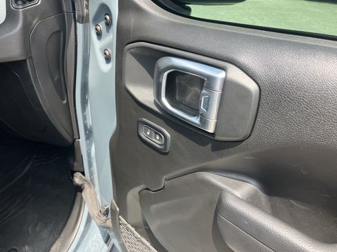 Used 2025 Jeep Gladiator Sport AWD/4WD image 19