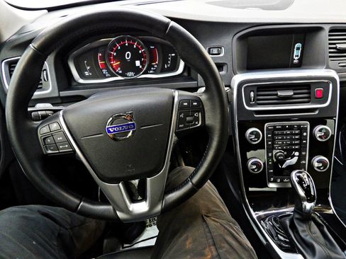 Used 2016 Volvo S60 T5 Cross Country Platinum AWD/4WD image 17