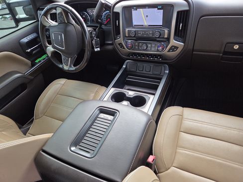 Used 2018 GMC Sierra 2500 Denali w/ Duramax Plus Package AWD/4WD image 25