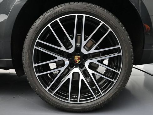 Used 2026 Porsche Macan AWD/4WD image 26