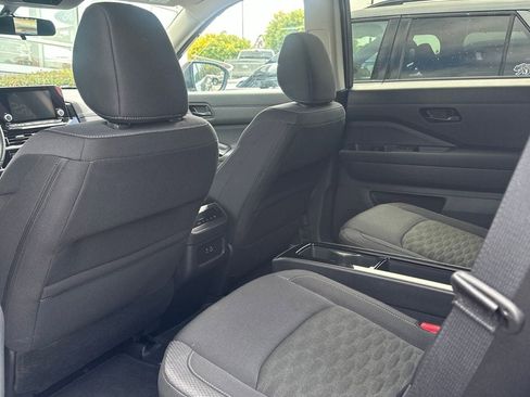 Used 2024 Nissan Pathfinder SV w/ SV Premium Package FWD image 13