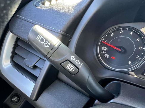 Used 2023 GMC Terrain SLE w/ Driver Convenience Package image 30