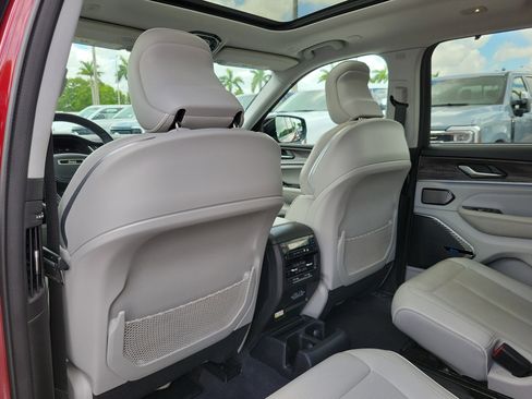 Used 2021 Jeep Grand Cherokee L Overland w/ Luxury Tech Group IV RWD image 15
