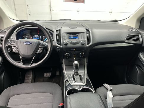 Used 2018 Ford Edge SE image 4