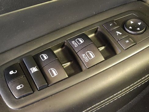 Used 2021 Jeep Grand Cherokee Overland AWD/4WD image 27