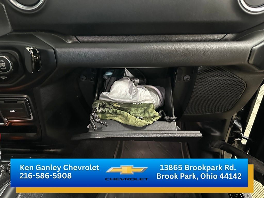 Used 2022 Jeep Wrangler Unlimited Sahara w/ LED Lighting Group AWD/4WD image 25