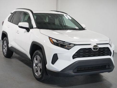 Used 2025 Toyota RAV4 XLE FWD image 3