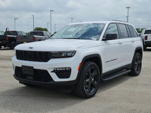 Used 2023 Jeep Grand Cherokee Limited w/ Luxury Tech Group II AWD/4WD image 7