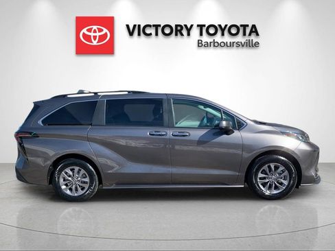 Used 2024 Toyota Sienna XLE image 6
