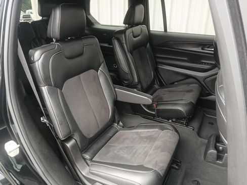 Used 2023 Jeep Grand Cherokee L Laredo AWD/4WD image 34