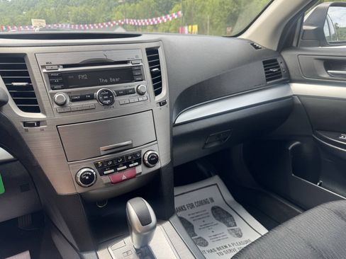 Used 2011 Subaru Outback 2.5i Premium w/ All-Weather Pkg AWD/4WD image 19