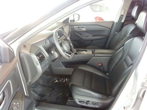 Used 2021 Nissan Rogue SV w/ Premium Package FWD image 16