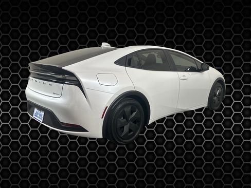 Used 2025 Toyota Prius Plug-In Hybrid image 6