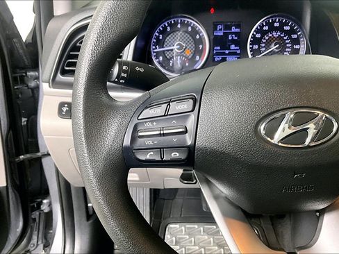 Used 2019 Hyundai Elantra SE image 17