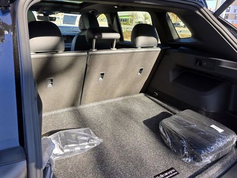 New 2026 Volkswagen Tiguan SE R-Line FWD image 25