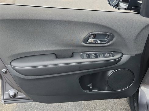 Used 2022 Honda HR-V LX image 12