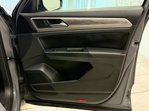 Used 2020 Volkswagen Atlas Cross Sport SE w/ Panoramic Sunroof Package FWD image 25