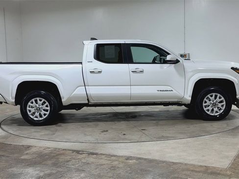 Used 2024 Toyota Tacoma SR5 image 9
