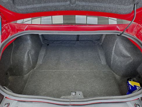 Used 2015 Dodge Challenger SXT image 15