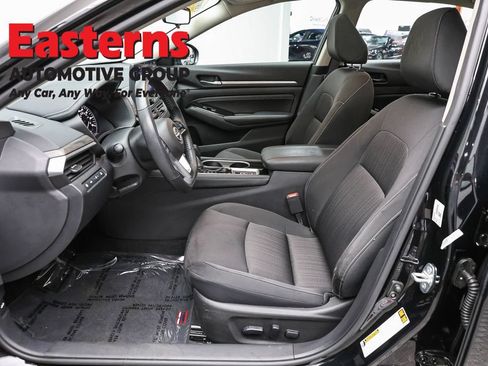 Used 2023 Nissan Altima 2.5 SV w/ SV Premium Package FWD image 14