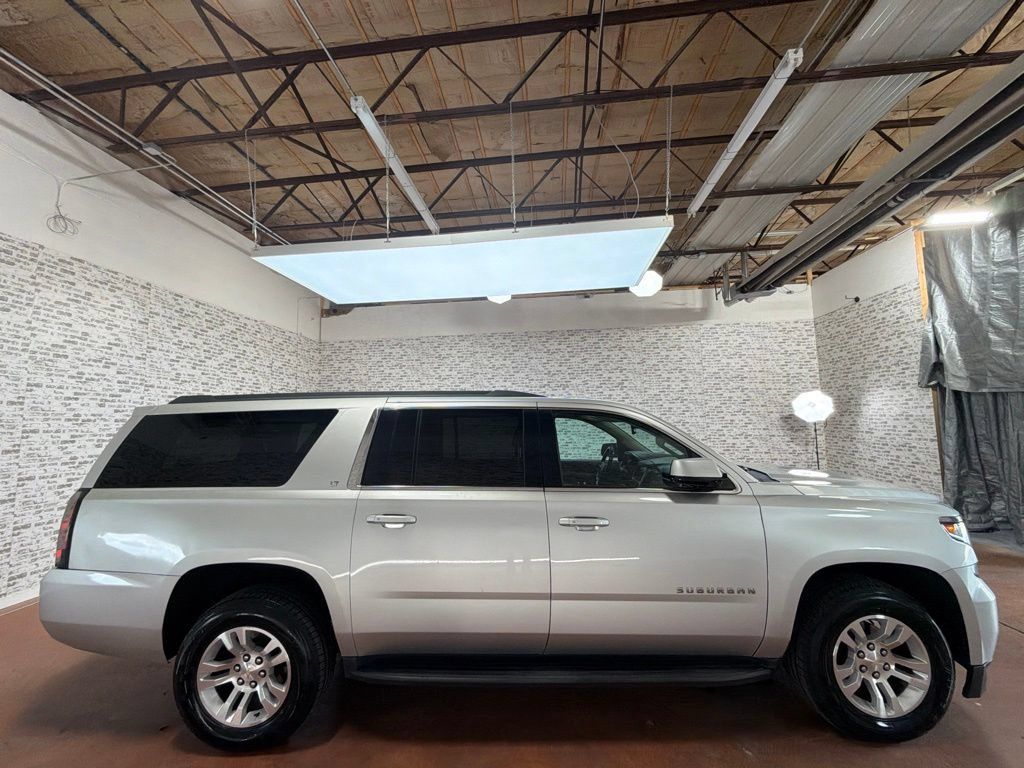 Used 2020 Chevrolet Suburban LT RWD image 8